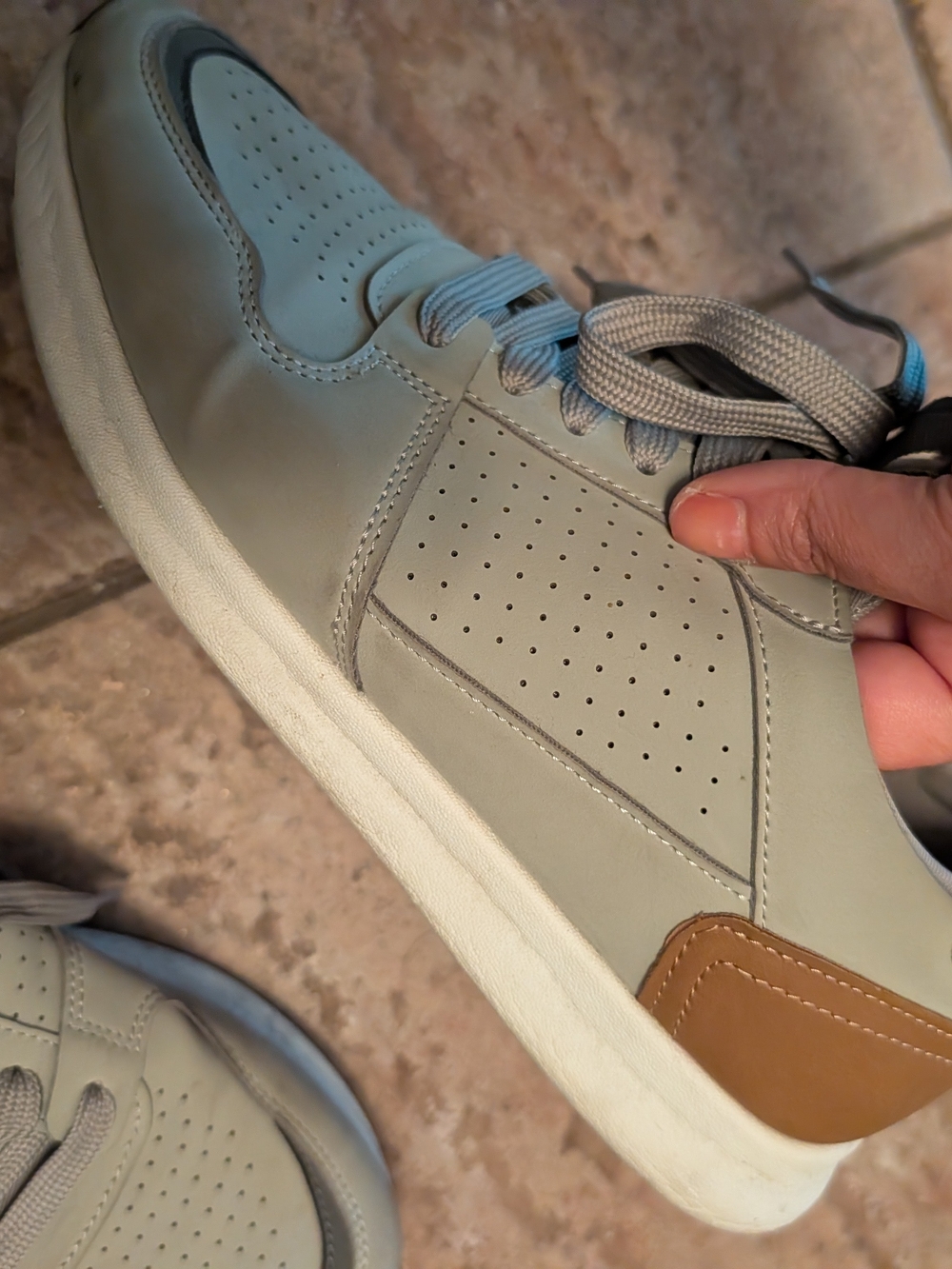 Men's Steve Madden Casual Low-Top Sneakers in Light Gray and Brown